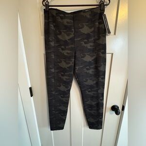 Liverpool Los Angeles Reese Ankle Leggings in camouflage Olive Green and Black